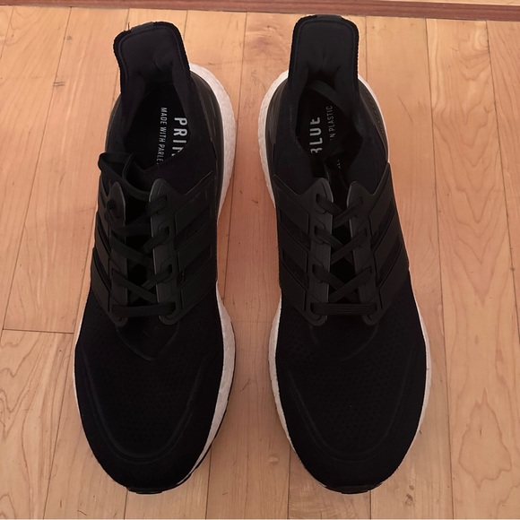 Adidas UltraBoost 22, Men’s size 11 - Picture 2 of 4